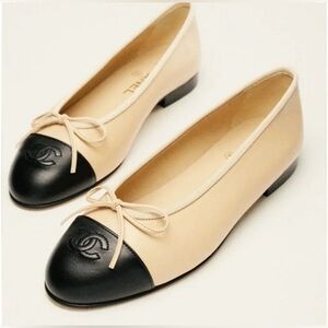 CHANEL two-tone ballet flats